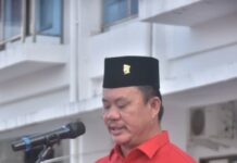 Plt. Wali Kota Gunungsitoli Sebagai Pembina Upacara