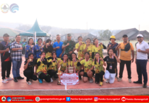 Penyerahan Hadiah Turnamen Wali Kota Cup Kota Gunungsitoli 2025 Cabang Olahraga Bola Voli Putri