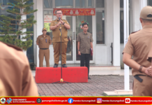Pimpin Upacara Bendera, Wali Kota Gunungsitoli Tekankan Disiplin Waktu Kerja ASN