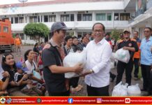 Pendistribusian Bantuan Logistik bagi Warga Terdampak Bencana